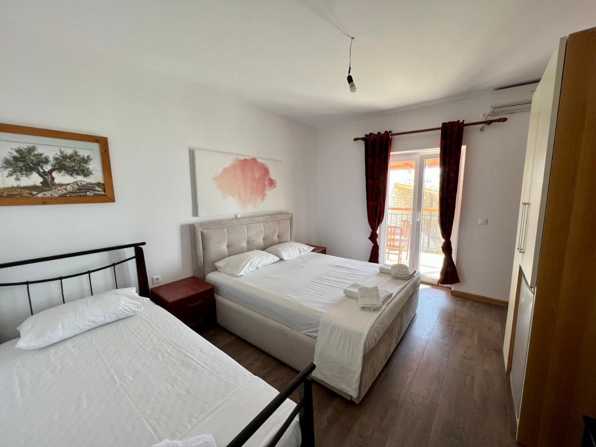 Argileos Apartment Himare Bagian luar foto