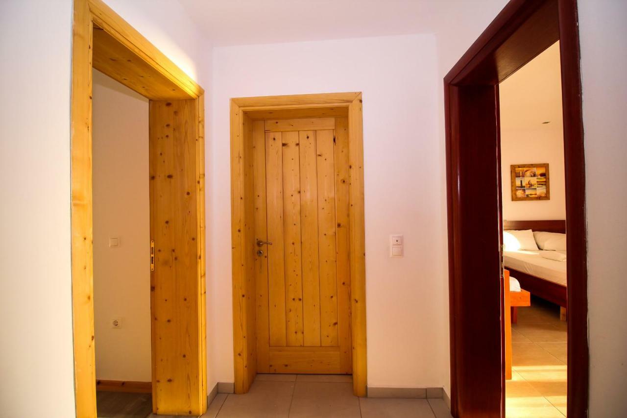 Argileos Apartment Himare Bagian luar foto